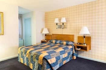 budget host travelers motel