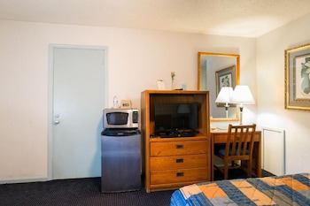 budget host travelers motel