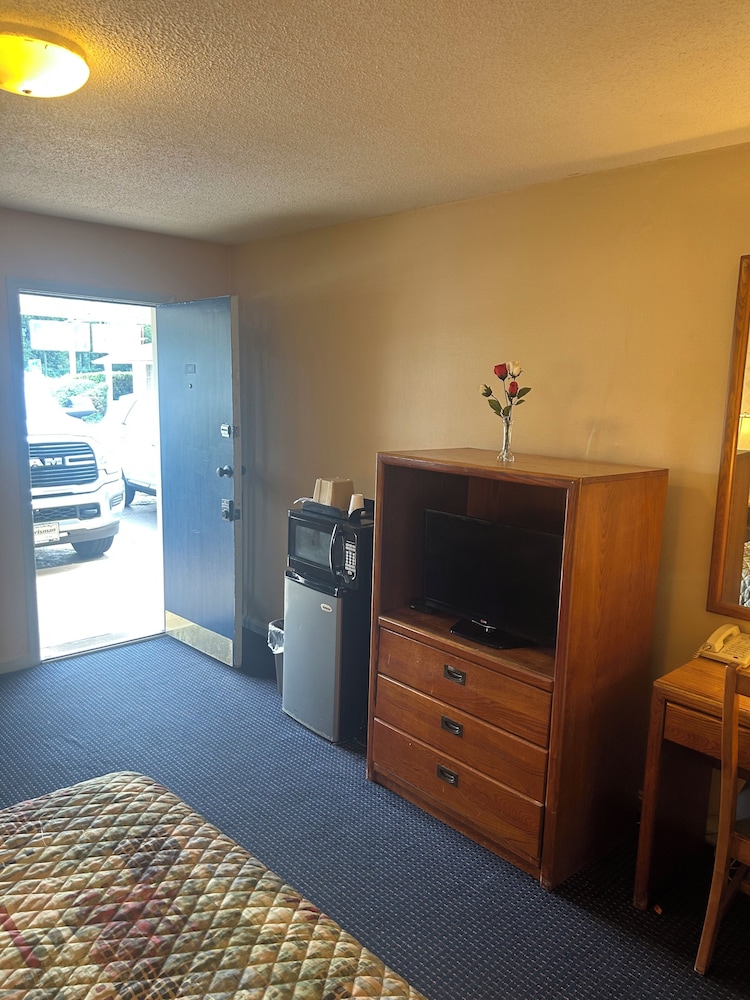 budget host travelers motel