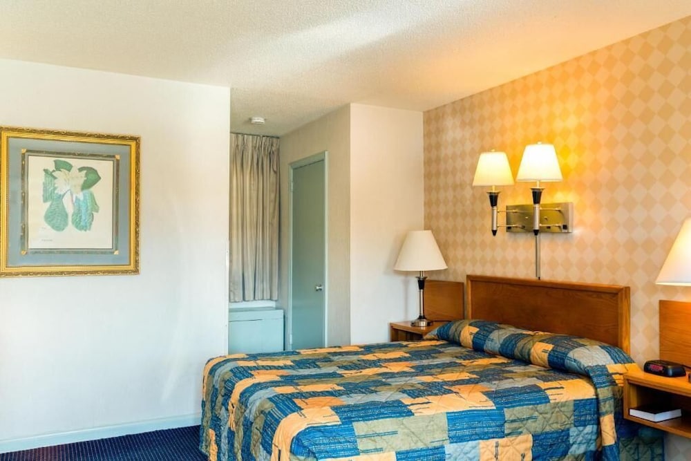 budget host travelers motel