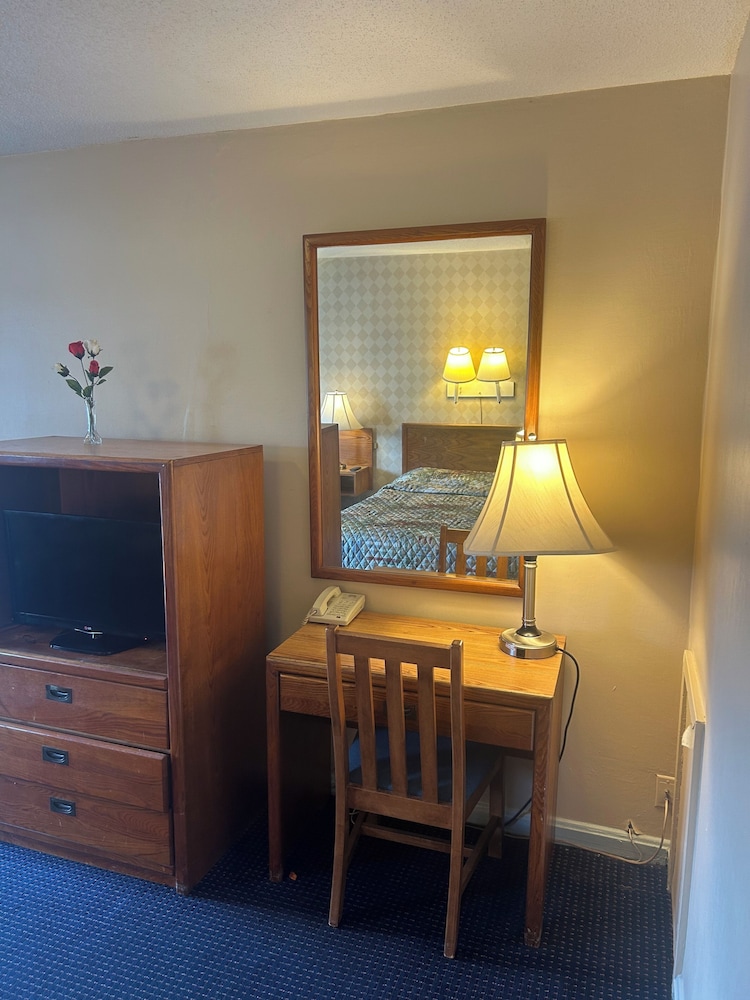 budget host travelers motel