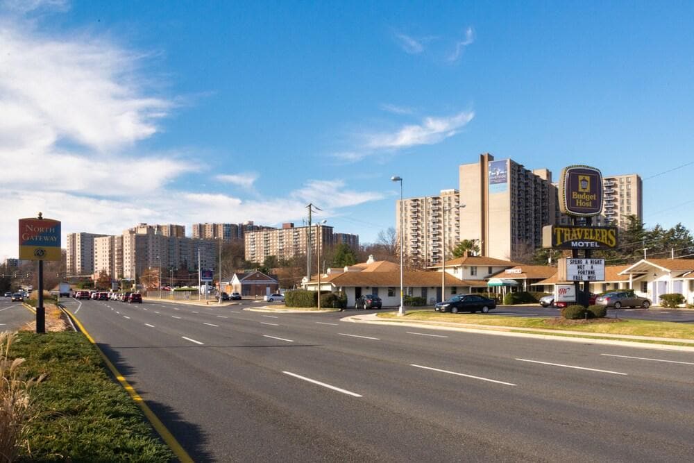 budget host travelers motel