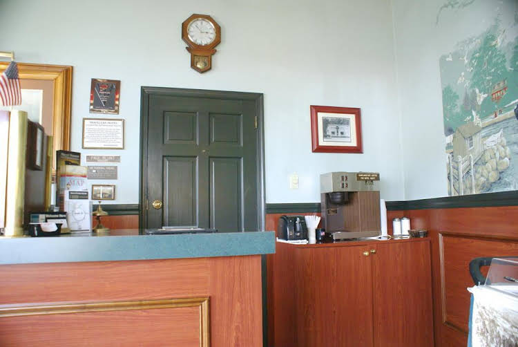 budget host travelers motel