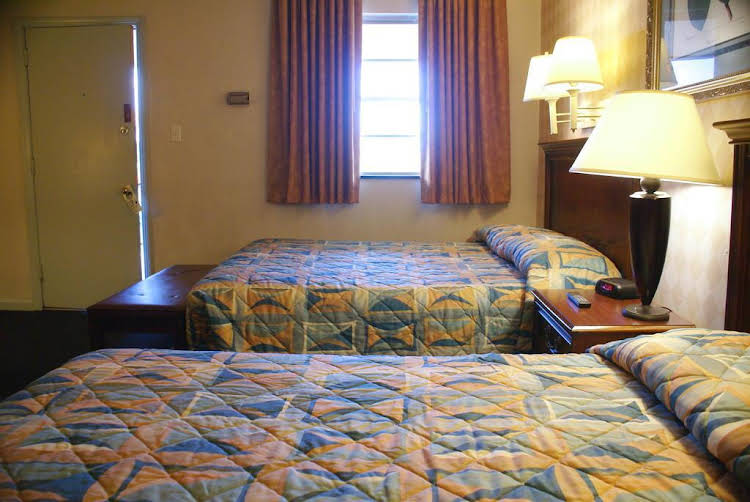 budget host travelers motel