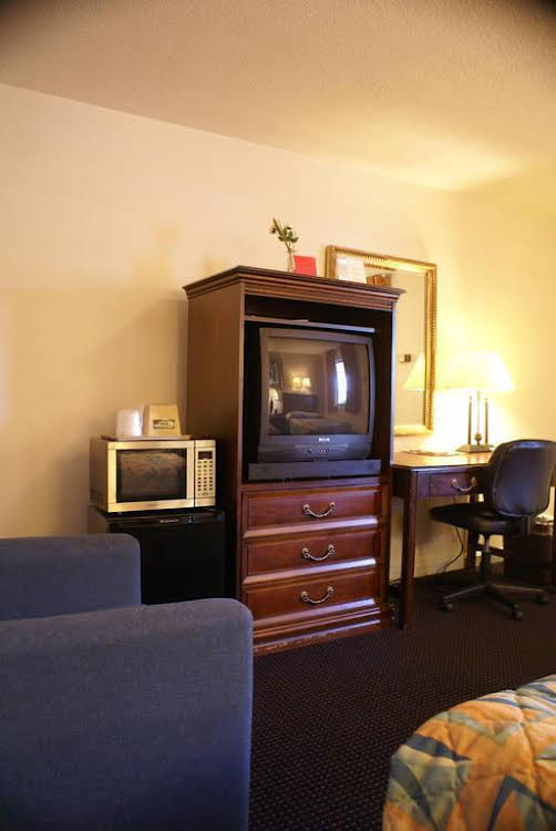 budget host travelers motel