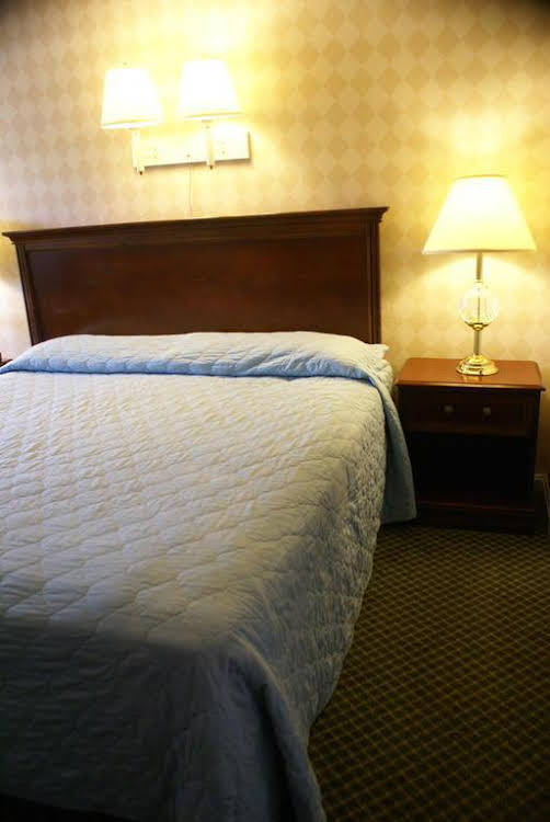 budget host travelers motel