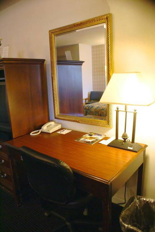 budget host travelers motel