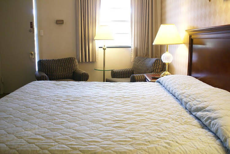 budget host travelers motel