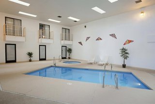 Travelodge By Wyndham Albuquerque East,Bernalillo>>Albuquerque,2 star