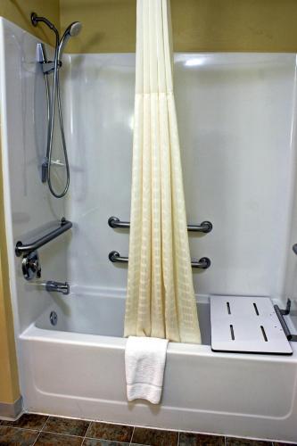 luxbury inn and suites