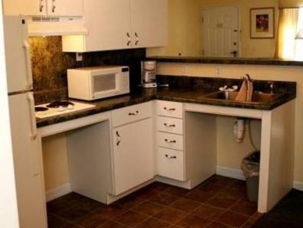 luxbury inn and suites