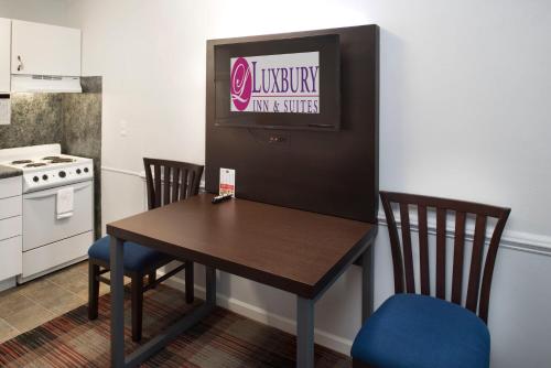 luxbury inn and suites