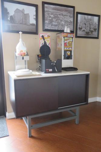 luxbury inn and suites