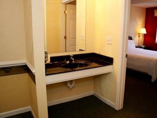 luxbury inn and suites