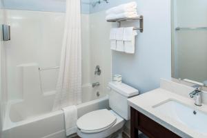 luxbury inn and suites