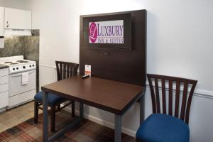 luxbury inn and suites