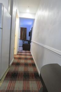 luxbury inn and suites