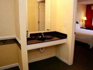 luxbury inn and suites