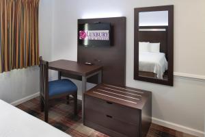 luxbury inn and suites