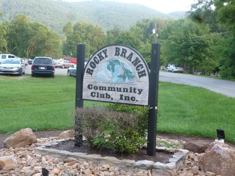 Luxbury Inn & Suites,Marion County>>Knoxville,2 star