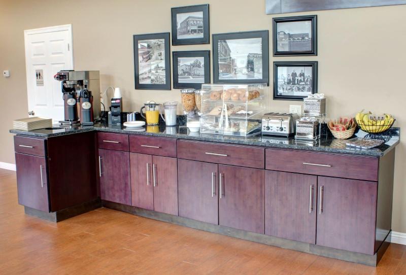 luxbury inn and suites