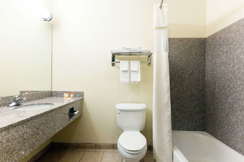 days inn by wyndham san antonio at palo alto