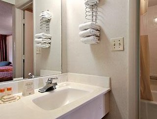 Days Inn By Wyndham Benson,Cape Fear River>>Benson,2 star