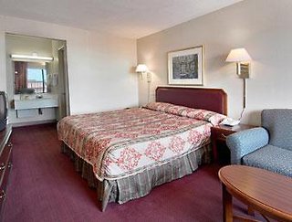 Days Inn By Wyndham Benson,Cape Fear River>>Benson,2 star