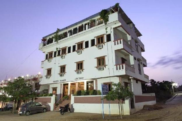 hotel teerth palace