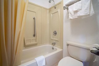 days inn by wyndham clinton