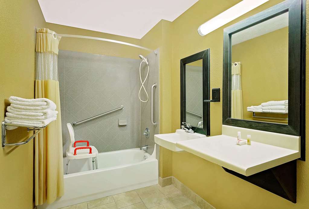 days inn by wyndham savannah