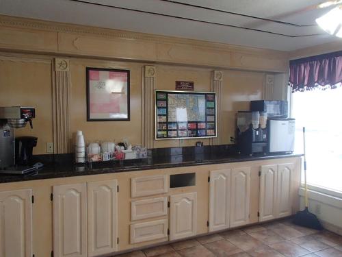 budget inn and suites shoreline