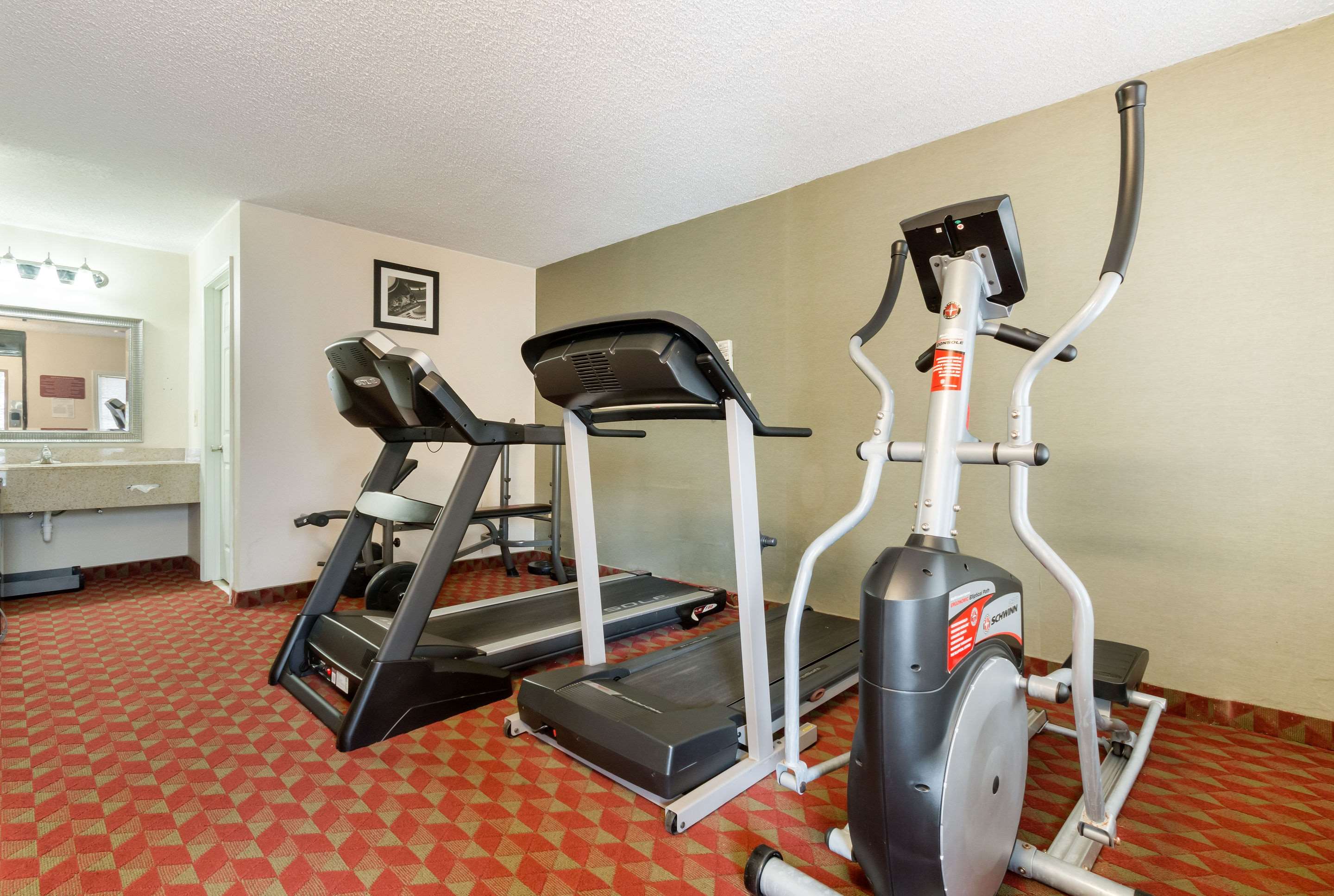 econo lodge huntington barboursville university area