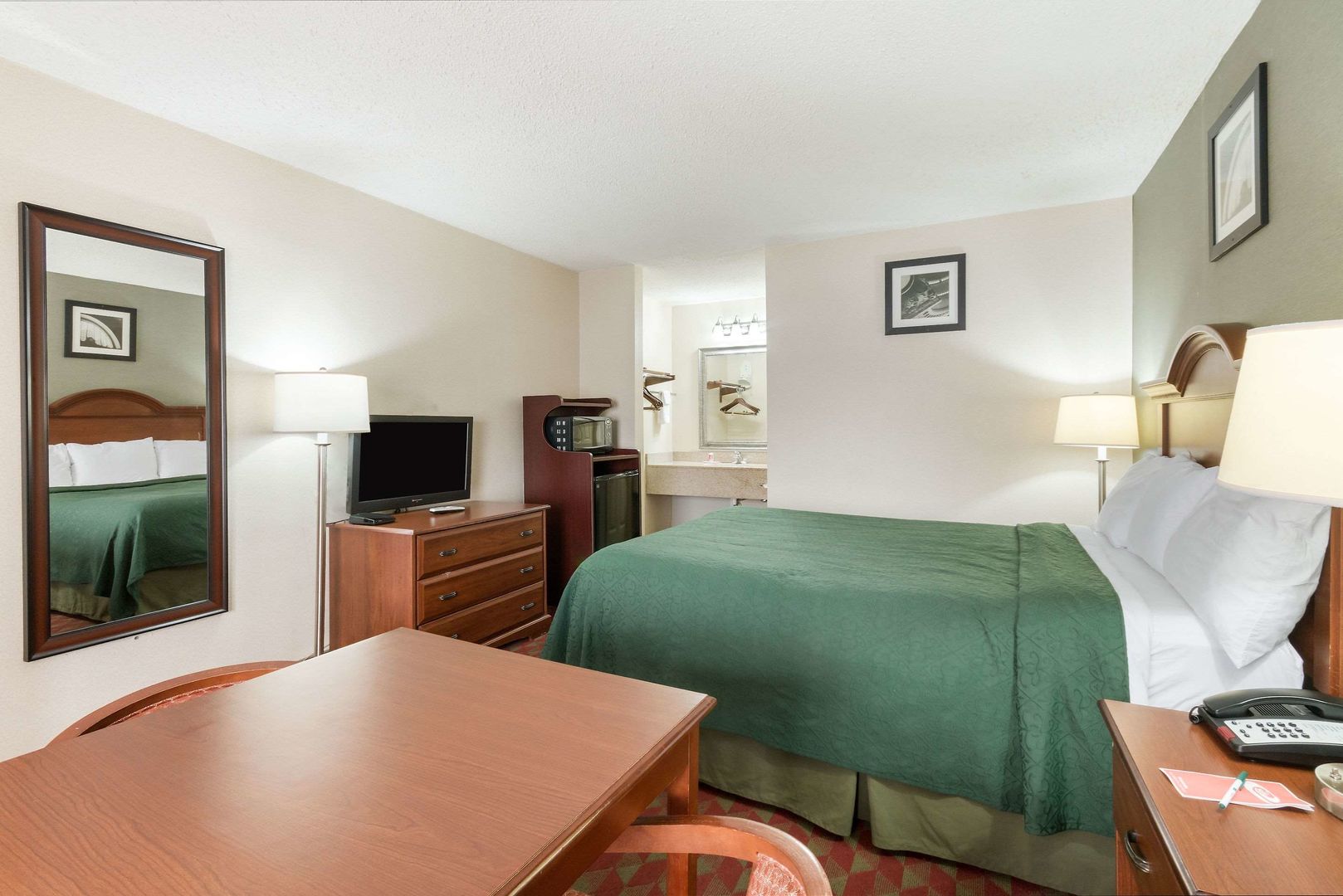 econo lodge huntington barboursville university area