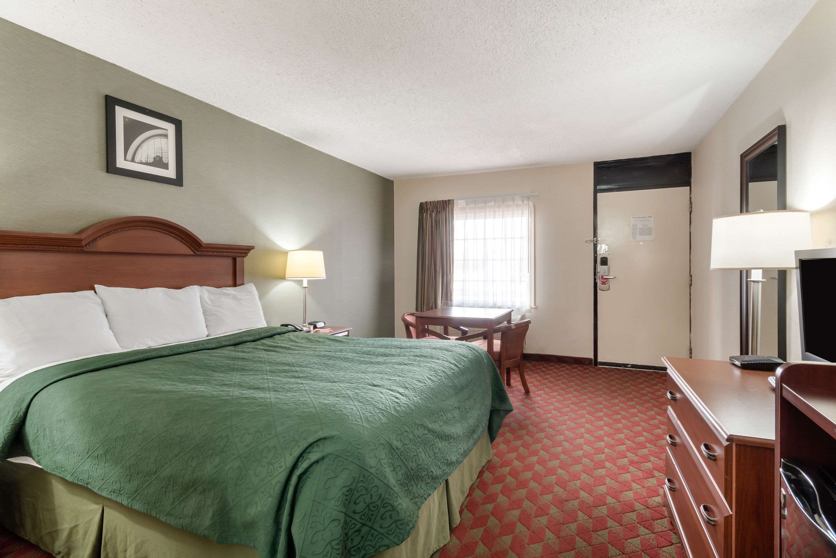 econo lodge huntington barboursville university area