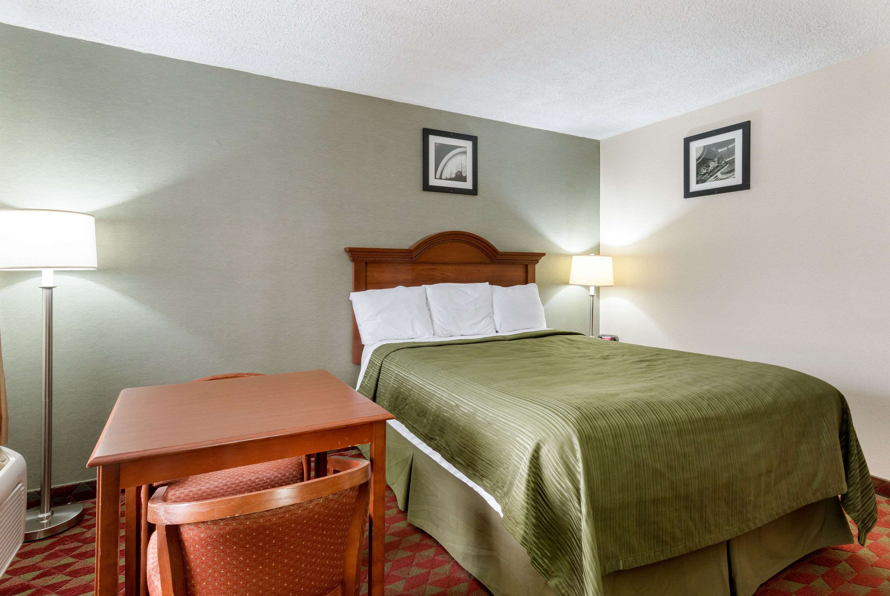 econo lodge huntington barboursville university area