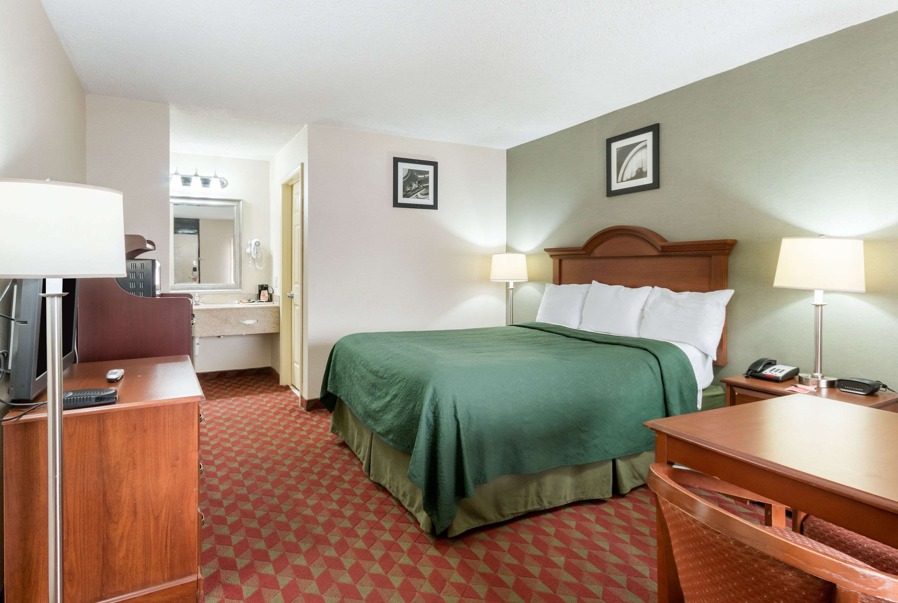 econo lodge huntington barboursville university area