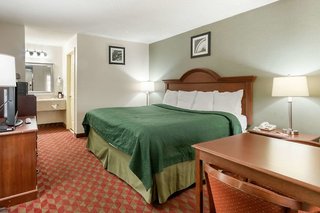 econo lodge huntington barboursville university area
