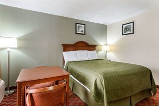 econo lodge huntington barboursville university area