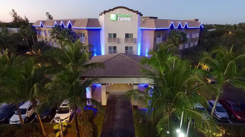 holiday inn express hotel naples downtown 5th avenue
