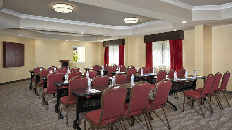 holiday inn express hotel naples downtown 5th avenue