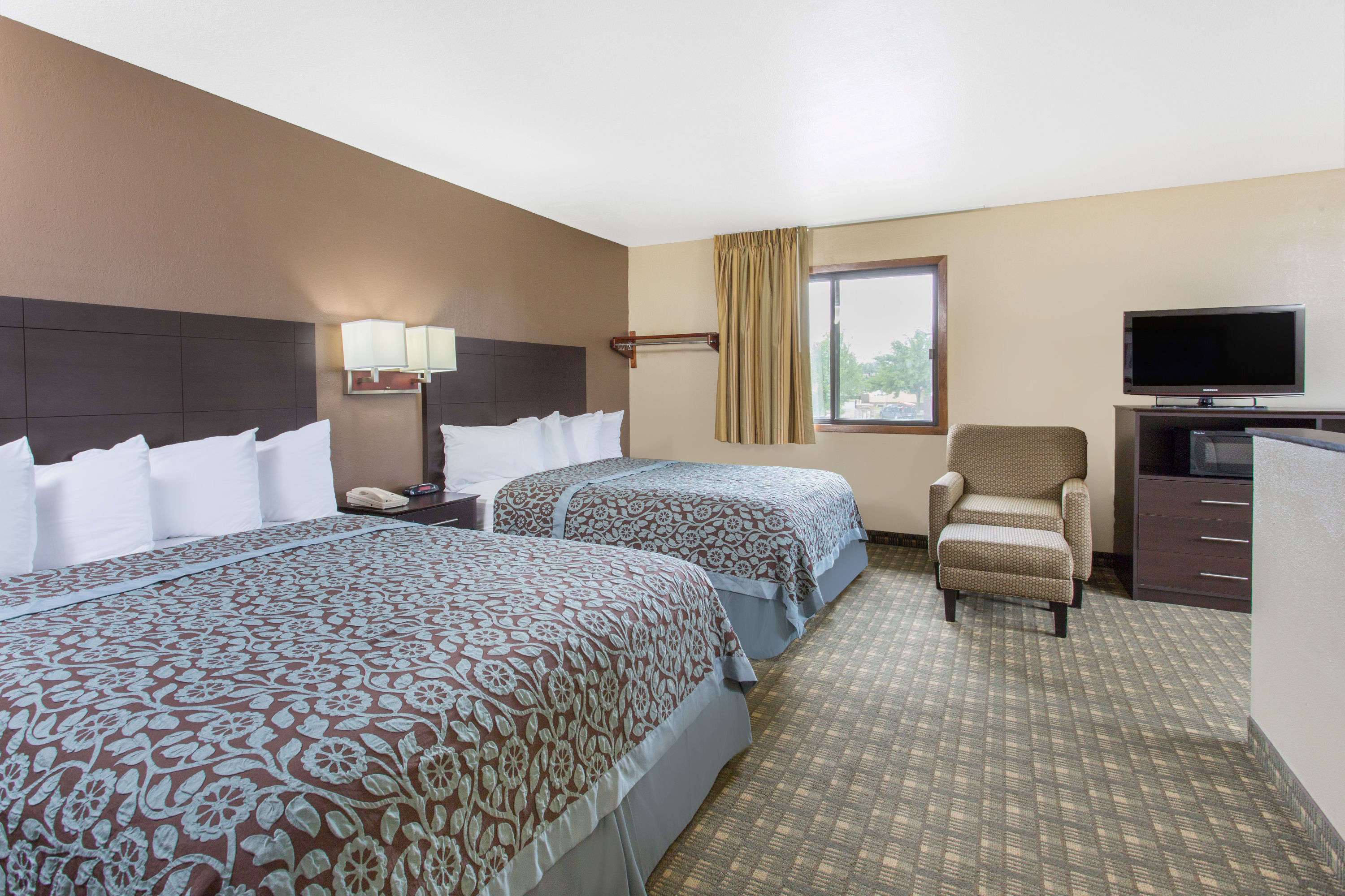days inn and suites by wyndham waterloo