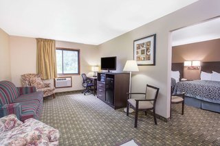 Days Inn & Suites By Wyndham Waterloo,Iowa>>Waterloo,3 star
