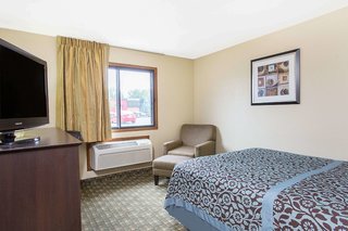 Days Inn & Suites By Wyndham Waterloo,Iowa>>Waterloo,3 star