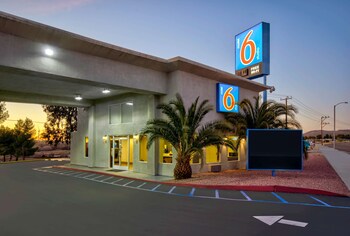 motel 6 victorville desert express