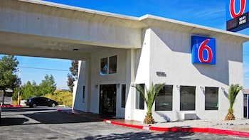 motel 6 victorville desert express
