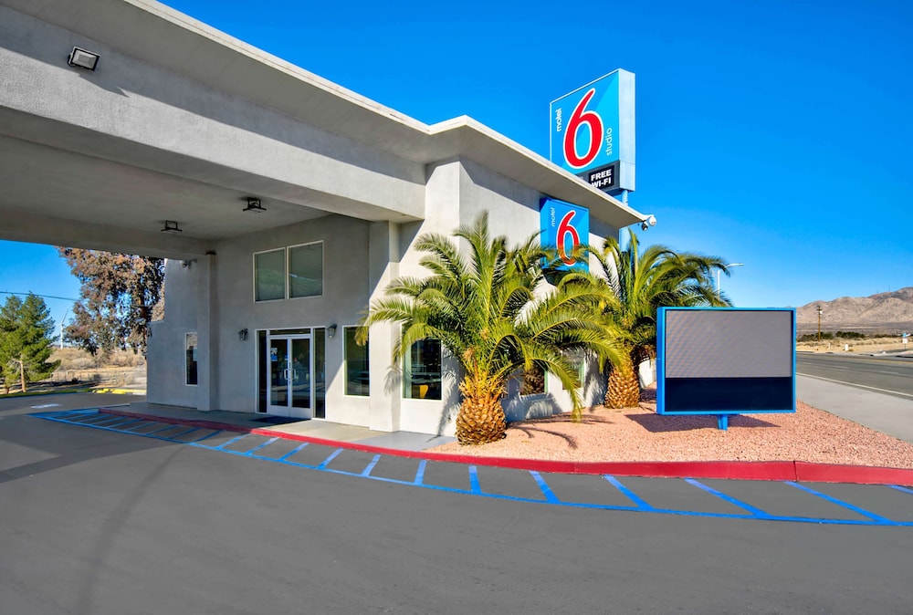 motel 6 victorville desert express