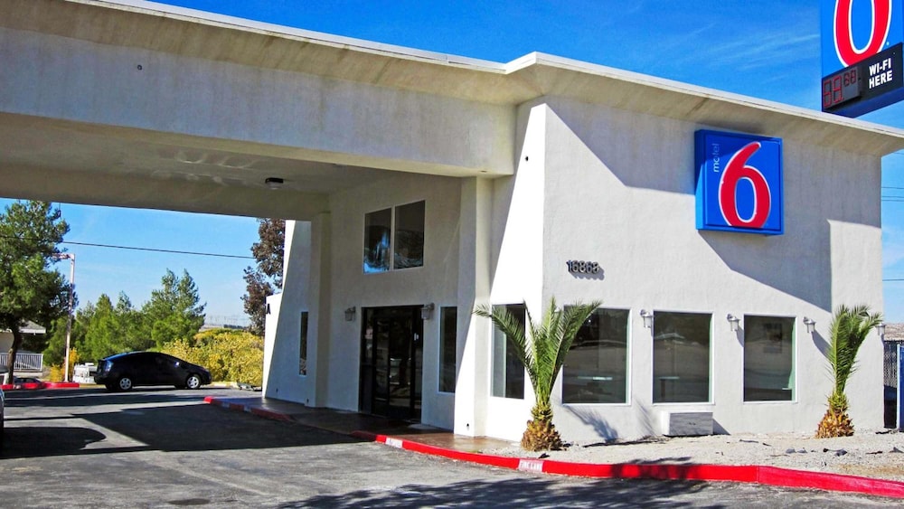 motel 6 victorville desert express
