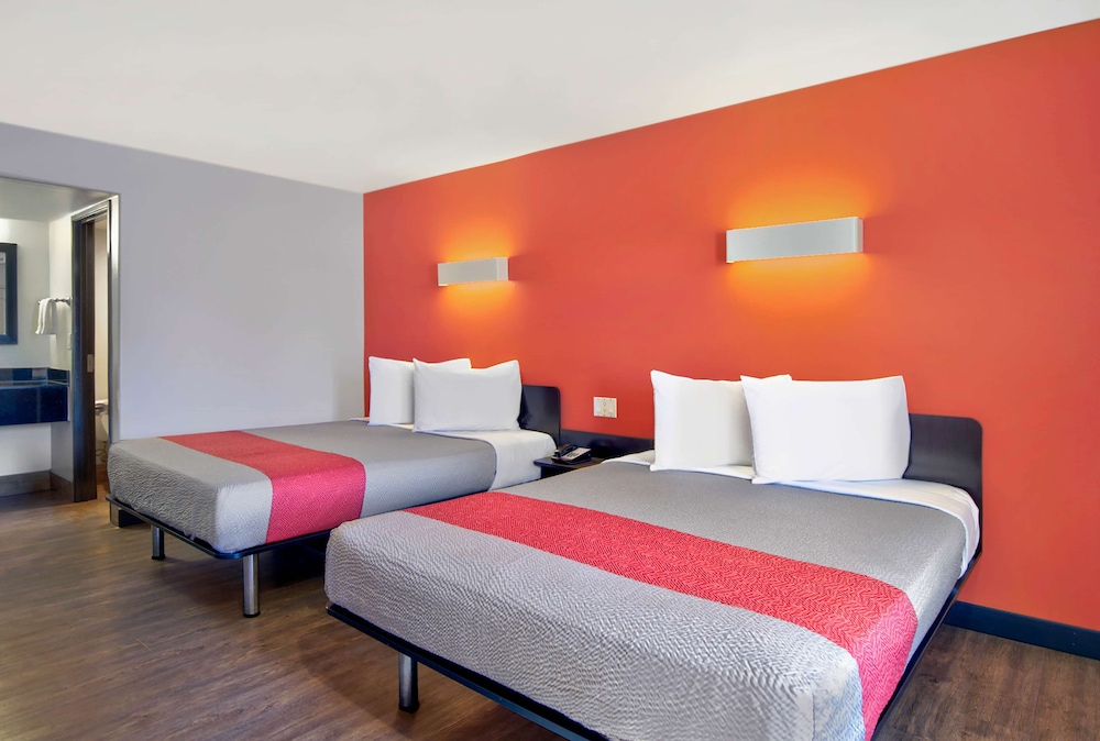 motel 6 victorville desert express