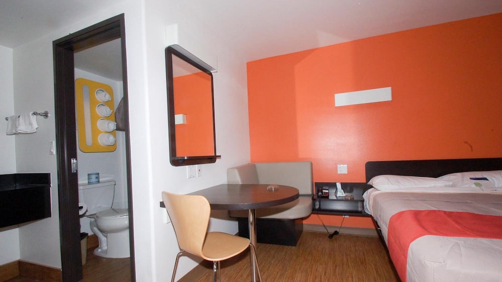 motel 6 victorville desert express
